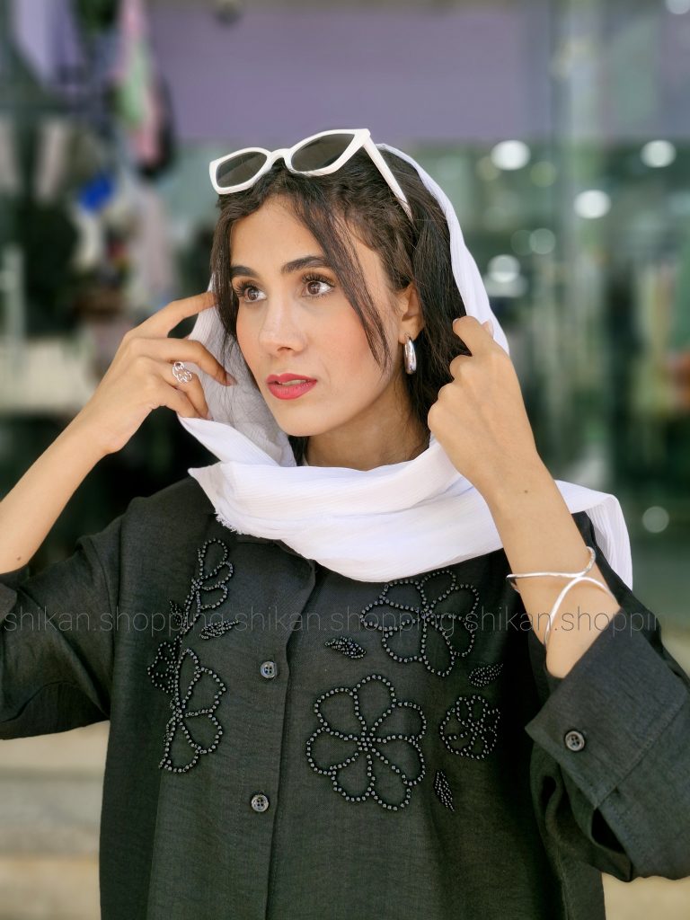 با این شومیز مشکی منجوق دوزی شده در هر جمعی بدرخید.